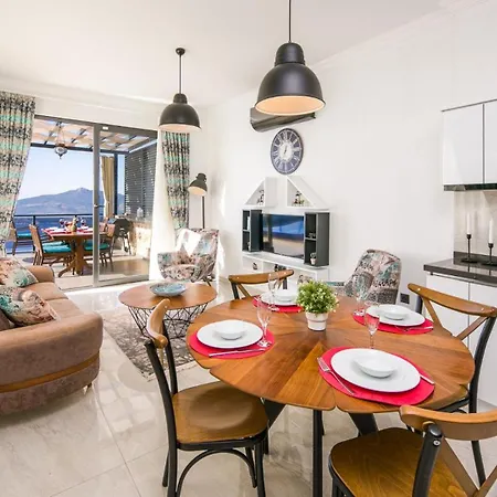 2 Bedroom Seaview With Private Heated Pool *