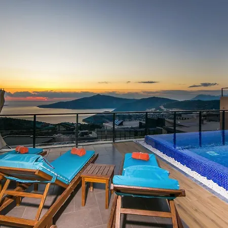 2 Bedroom Seaview With Private Heated Pool