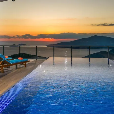 2 Bedroom Seaview With Private Heated Pool